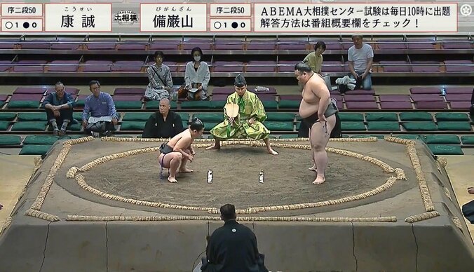 【写真・画像】16歳の“天才”力士、体重130キロ差の巨漢を超トリッキーな“高速回転”で翻弄 珍光景に館内どよめき「すごいクルクル回ってた」　1枚目