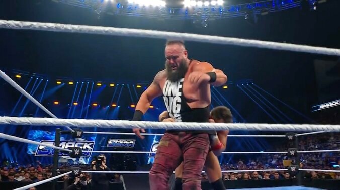 腰のあたりを抱え込み…