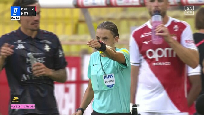 「いきなりキレた」南野拓実、相手選手を首投げ→OFRでPK献上！「突然どうした」「流石にPK」急な愚行にファン騒然 5枚目