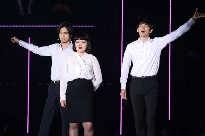 【画像集】ブルゾンちえみ、成田凌&町田啓太と“with B”披露 5枚目