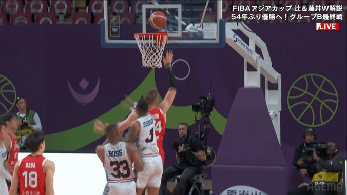 「えっ、うそ！？」“疑惑の判定”にバスケ日本代表主将が困惑…「中東の笛」「これがFIBA基準？」解説＆ファンも騒然 5枚目