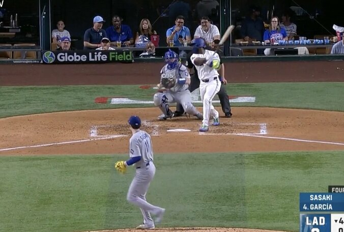 【写真・画像】どうした…？ 佐々木朗希に“打者イライラ”「やる気ないw」「そうなるわ」 ワンバンする沈む魔球に“三振バット回し”「打てる気配ない」　1枚目