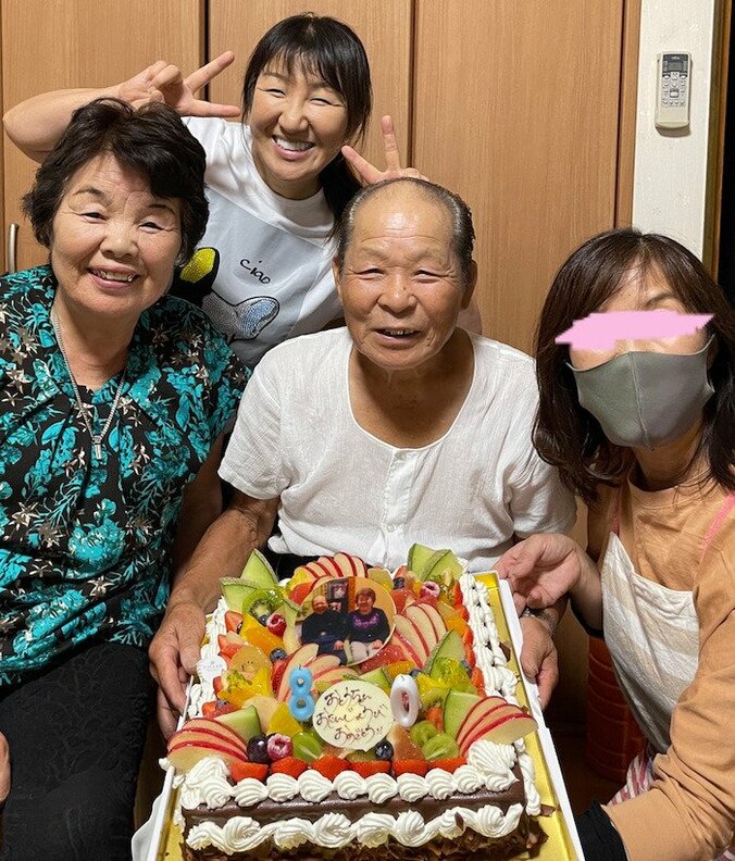 北斗晶、家族で父親の80歳の誕生日をお祝い「今が1番幸せだと思って欲しい」 1枚目