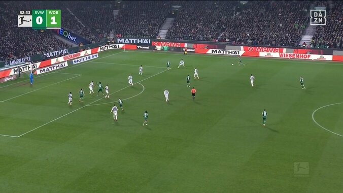 エグい軌道！日本代表DFがドンピシャ過ぎるクロスで同点ゴールをアシスト！「すごうま」「まじで美しい」超高精度クロスにSNS沸騰 5枚目