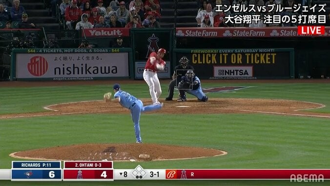 大谷翔平、バット折れても大飛球にゲレロJr.「あそこまで飛ぶ？」と“ポカン顔” 1枚目