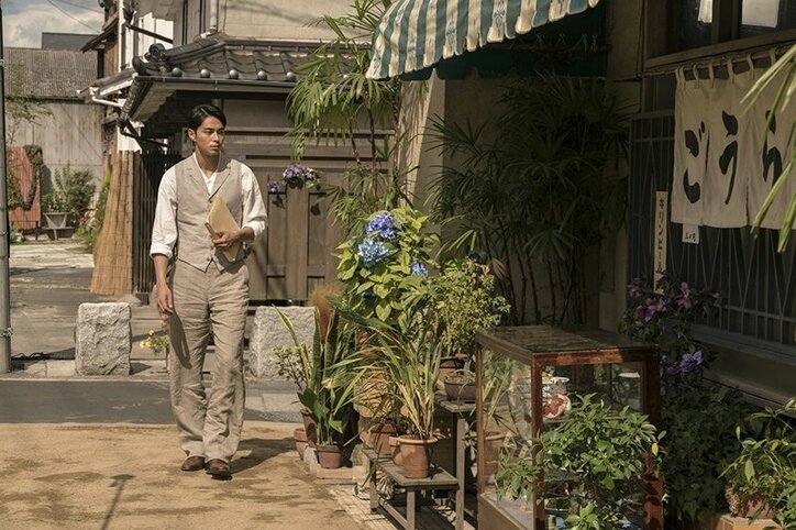 東出昌大、“知られてはいけない恋”と知りながら…『ビブリア古書堂の事件手帖』場面写真解禁