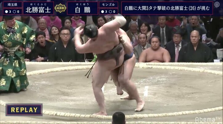 大横綱・白鵬が持つ脅威のボディバランス　土俵際に右かかとで1回転し逆転勝利　視聴者「粘りがやばすぎ！」と大興奮