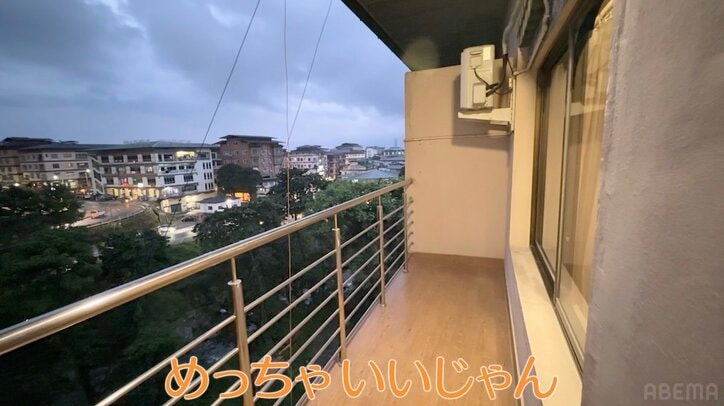 【写真・画像】令和ロマンくるま＆ひろゆき「完璧なホテルだ！」“1泊2000円”ブータンのホテルに大興奮　4枚目