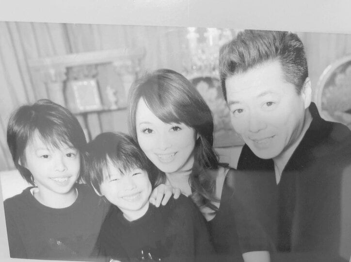渡辺美奈代 子ども達が幼かった頃の家族写真を公開 ステキなご夫婦 まさに理想 の声 話題 Abema Times