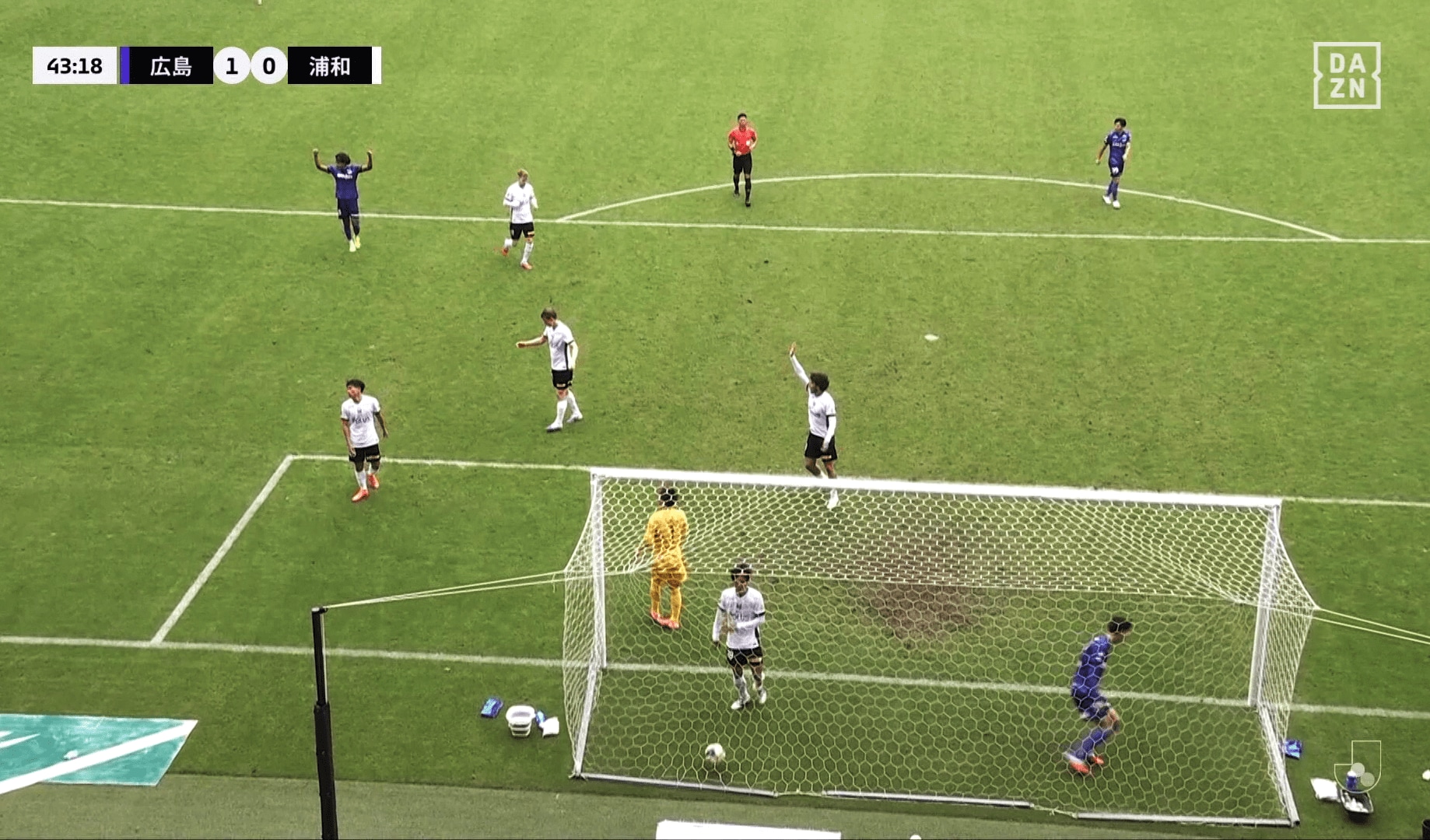 失点に落胆する浦和