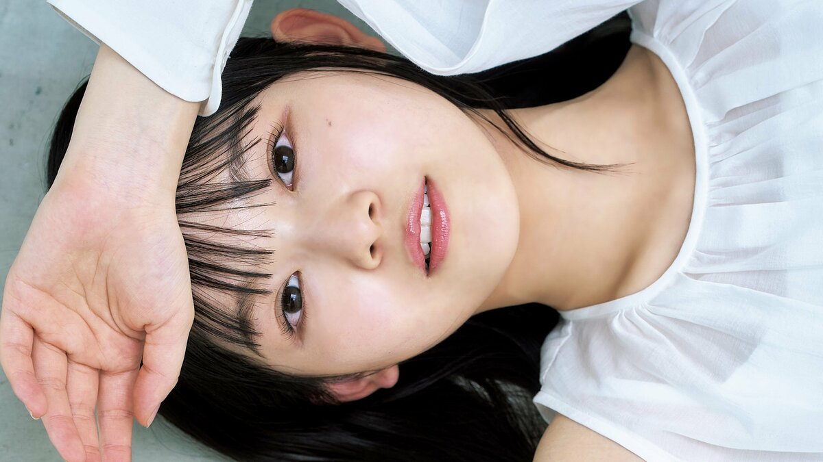 櫻坂46 四期生・山川宇衣 タイトニットやノースリーブで見せるスタイル