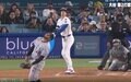 どうした…? 大谷翔平、弾丸5号で“投手に異変”「そらビビる」「飛んだw」 打った瞬間に体勢がスゴいことになる「笑ってるやん」
