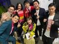 “夏菜子推し”小松靖アナ、モノノフ芸人&“しおりん推し”弘中綾香アナとの「ももいろ歌合戦」集合ショット公開