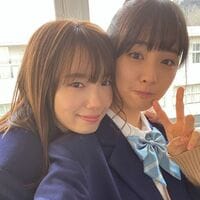 「可愛すぎる」「このコンビ好き」飯豊まりえ&大友花恋の制服姿に大反響