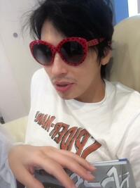 アレク、妻に誕生日プレゼントをおねだりするも『フライデー』渡され謝罪