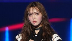 「やっぱモデルは違うな」藤田ニコル、黒縁メガネの上級“大人コーデ”を披露 印象ガラリ…クールな表情に「かっこいい」「ちょっと感動」