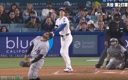 どうした…？ 大谷翔平、弾丸5号で“投手に異変”「そらビビる」「飛んだw」 打った瞬間に体勢がスゴいことになる「笑ってるやん」