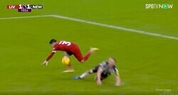 「自分がなぜリバプールにいるのか証明」月間MVP受賞の遠藤航が“超人的守備”を炸裂した瞬間　公式戦8試合全試合スタメン出場で負傷者続出のチームを救った