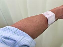  薬丸裕英、治療も受けるも改善されず2度目の手術を受けたことを報告「通院で2度、薬を投与していただきました」 