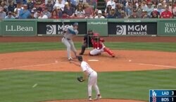 どうやって打った？ 大谷翔平、ゴルフ打ちで“まさかの光景”「ピッチャー可哀想」「上手すぎる」難しい変化球→軽く打ち返してしまう