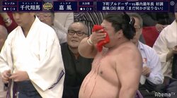 嘉風、36歳最後の一番で鼻から大出血！　顔面に頭突き食らうも気迫の勝利で前祝い