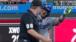 走者がブチギレ！ アイツやってんだろ！ 一体、何が起こった…！？ アウト判定に大激怒… 際どいスライディングが物議を醸す「押し出されてない？」