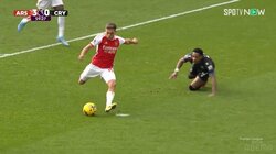 「えっぐい」「気持ちよすぎ！」GKの強肩スローからわずか10秒でフィニッシュ、ド迫力アーセナルの爆速ロングカウンター炸裂の瞬間！観客も総立ちの大興奮状態に「見たかったのこれだよ！」