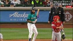 「今、何が起きたの？」打者を後ろから襲った“悲劇”に思わずきょとん「ピタゴラスイッチｗ」「おもろいなｗ」