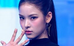 「えぐい美人」「顔ちっさ！」画面に映るたびにコメントが殺到する19歳の日本人練習生、抜群のスタイルと圧倒的ビジュで観客の視線を釘付けに