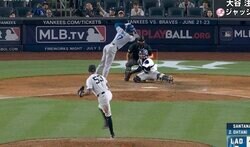 おいっ！思わず大絶叫…！ 大谷翔平、身体能力がスゴすぎる　あわや死球のボールを“急回避”した瞬間「危ねえ！」「ニンジャだな」