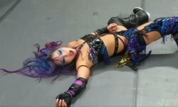 日本人女子レスラー、米マットで“戦慄”の一撃 危険すぎる攻防に「今の音やばい」