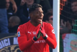 「なんだこのアイコラ感w」鈴木彩艶の“雑なサンタ姿”にネット騒然！「可愛すぎる」「ザイオンファン悶絶」