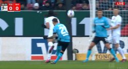 監督批判で放出された男の一撃！ 急落下→縦回転コントロールシュートが炸裂した瞬間　名門・バルセロナのカンテラ育ちの超絶テクニックにスタジアム騒然