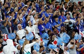 悔しいベスト8目前の敗戦…それでもサポーターは最後までゴミを拾って立ち去る