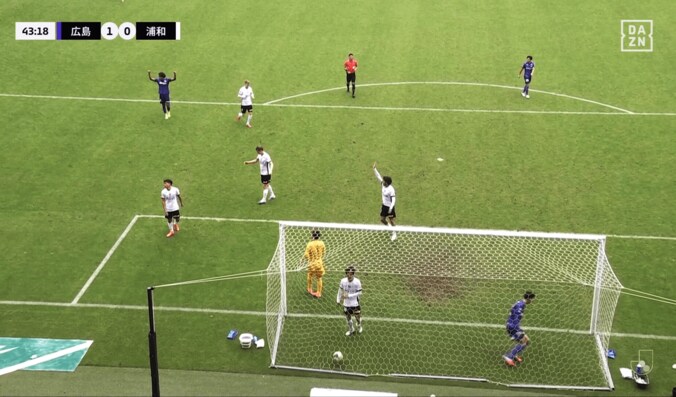 失点に落胆する浦和