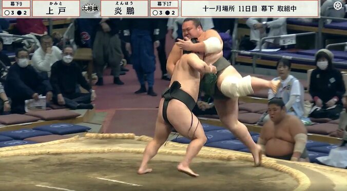 館内を沸かせた炎鵬