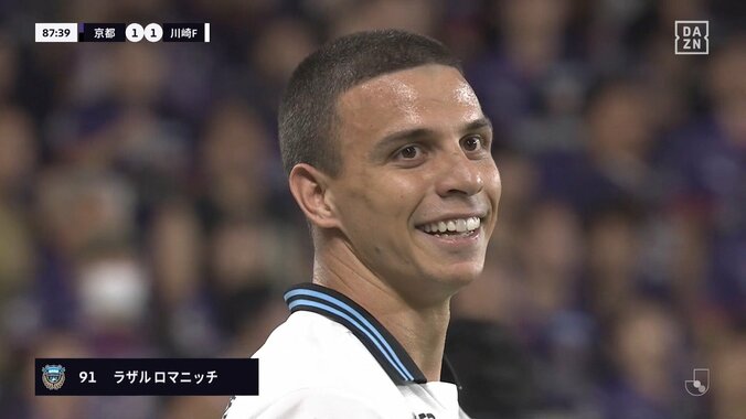 「暴れん坊だな」14分間でイエロー2枚→退場処分に「何しに出てきたんだ」「なかなかロック」途中出場の川崎FW、不要なアフタータックルでカードをもらった瞬間 5枚目