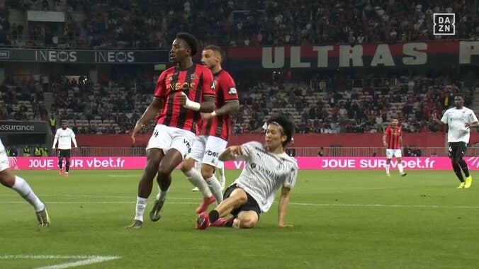 「中村こねええ」「惜し過ぎる」中村敬斗、高速裏抜けで1対1の超絶決定機→逆足シュートもゴールならず「今のは決めたかった」 3枚目