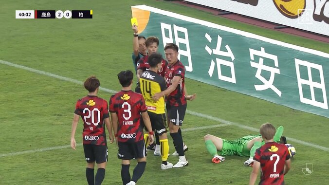 【映像】ゴール前で2人がふっとぶ強烈接触