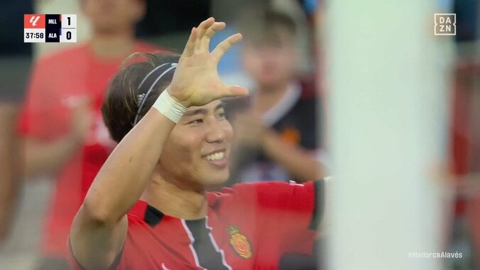 浅野拓磨、2試合ぶり先発で今シーズン初ゴール「今季初のジャガーポーズ」テクニカルなフィニッシュワークにファン熱狂「トラップからシュートまで完璧」 4枚目