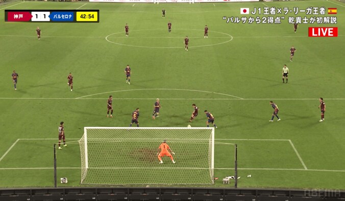 【写真・画像】「めっちゃハンドだけどw」来日バルサ、“疑惑のゴール”でヴィッセル神戸から先制点？「まあ親善試合だし笑」「左手に当たったな」　1枚目