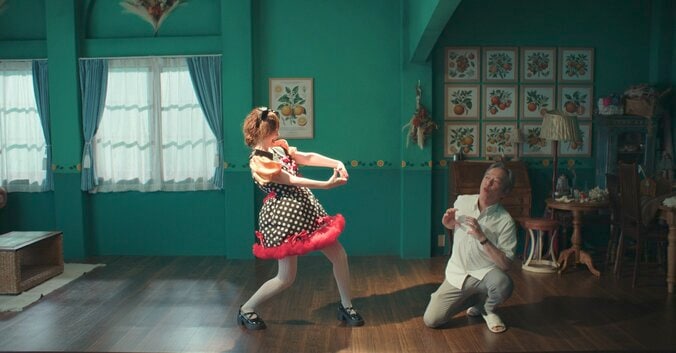 【写真・画像】YOU（61）のコスプレ姿に反響「可愛い」「似合う」 『バカンスの法則』で大御所俳優の淑女な妻役　3枚目