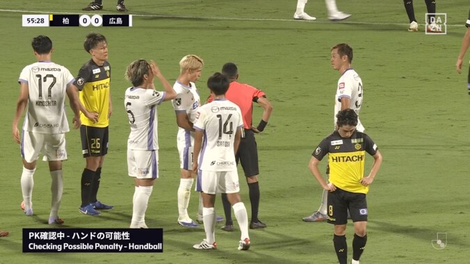 “微妙なハンド判定”が物議！広島指揮官は苦言「欧州のレフェリーを呼ぶべき」ファンも不満「PKに見えたけど…」「何もなしはないやろ」 5枚目