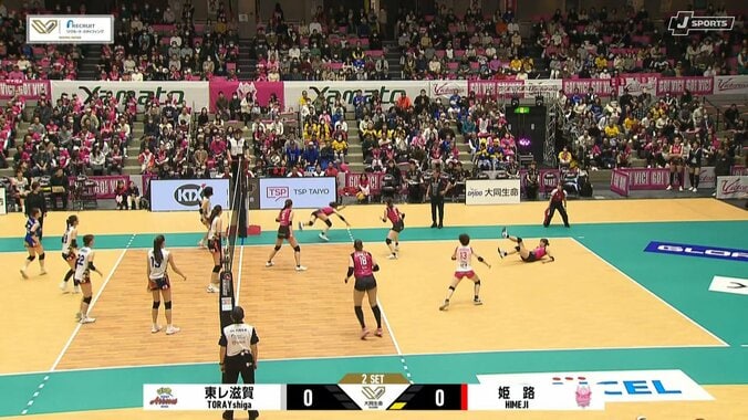 「かわいいだけじゃ」で人気の女子バレー選手、試合で見せた“渾身パンチ”が「凄すぎる」と話題 5枚目