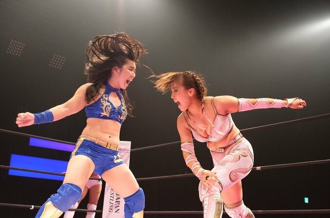 グラドル・白川未奈、DDT両国＆東京女子プロレス参戦　デビュー戦の相手を務めた“筋肉アイドル”才木玲佳はどう見る 1枚目