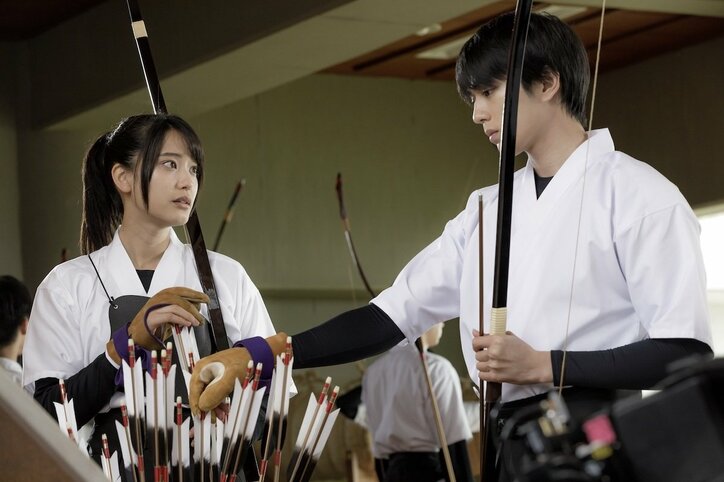 新田真剣佑、鈴木伸之、渡邊圭祐らの個性溢れるユニフォーム×鎧姿『ブレイブ ‐群青戦記-』場面写真