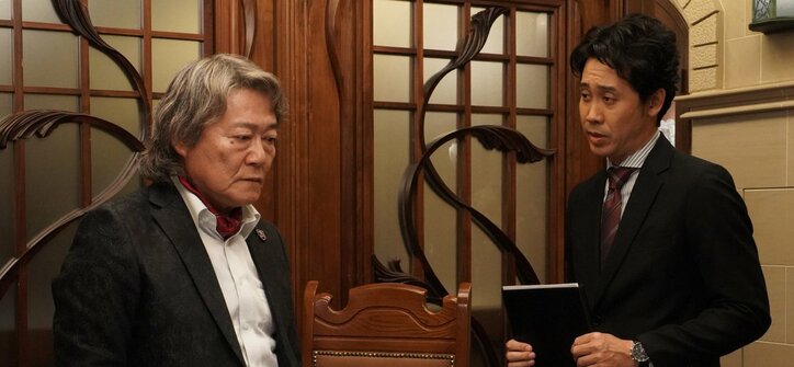 大泉洋が命名！渋すぎ“オーラ怪獣”佐藤浩市らの『騙し絵の牙』新・場面写真解禁