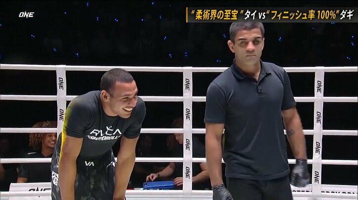 「どういうこと？」会場騒然の珍事！ レフェリーがタップに気づかず“10秒間で2度タップ”の悲劇 「ヒールでタップしたと思ったけど…」勝者も困惑の事態