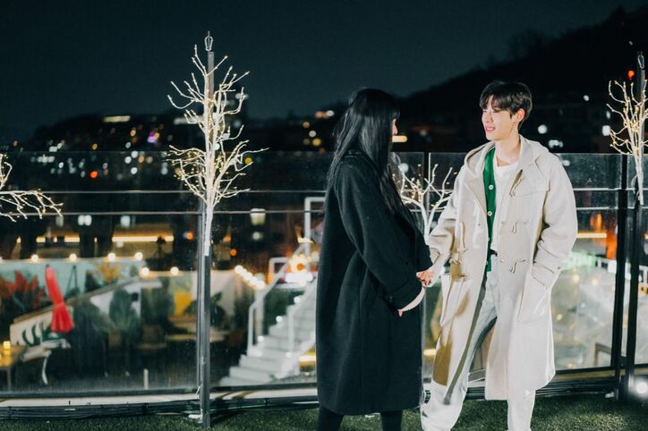 『ガルプラ』永井愛実、人気オーディション番組出身の爆モテK-POP練習生と告白成立！ラブラブ手繋ぎも『花束オオカミ』第4話