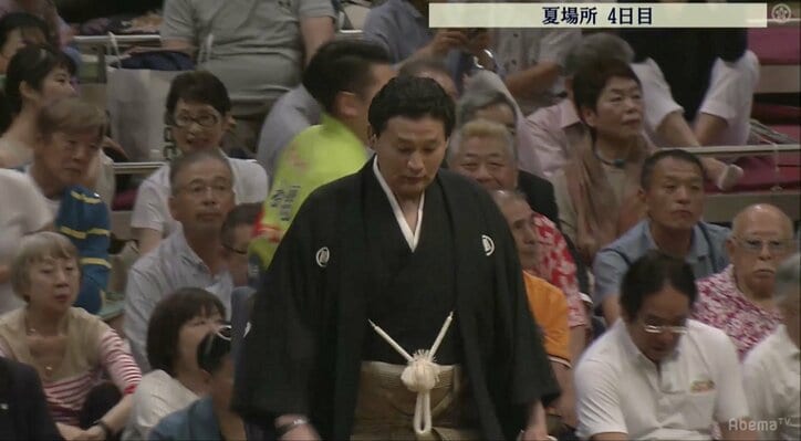 貴乃花親方の優しさがキラリ　ファン「竜電のまわしを取って立たせてあげたシーンにキュンとした」